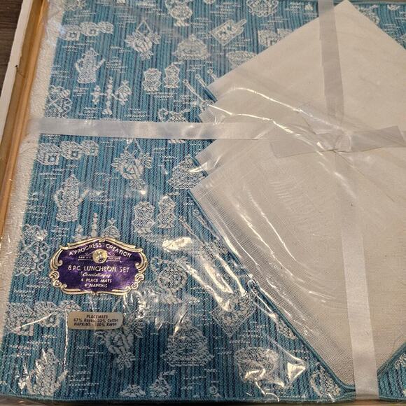 Vintage 8 Piece Luncheon Set Placemats and Napkins Blue Embroidered Kitchen Set - Picture 4 of 10